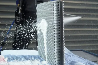 Mit dem airco well Hygiene-Reiniger werden Schmutz und schädliche Mikroorganismen ausgespült. airco well von Tunap ermöglicht Klimaanlagenreinigung nach dem neuesten Stand der Technik