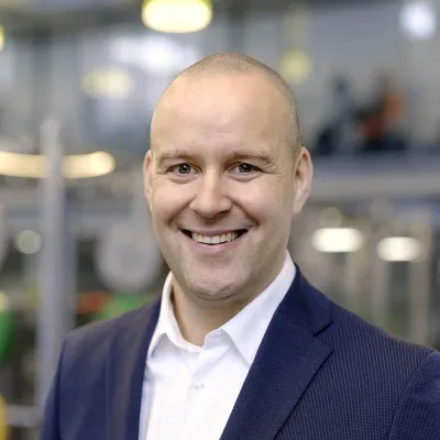 ARAG Experte David Schulz informiert über winterliches Wandern Winterwandern: Winter-Workout in unberührter Natur