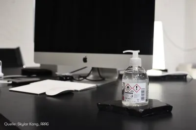 ARAG Experten über Arbeitsplatzhygiene, Raumklima und Arbeitsschutz Gesund und sicher im Büro: Was müssen Arbeitgeber leisten?