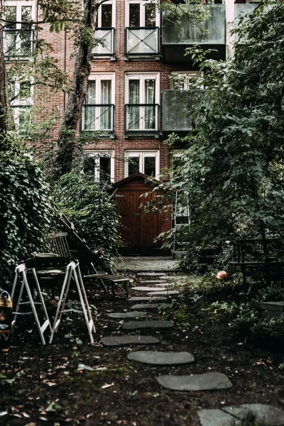 ARAG über Regeln im Gemeinschaftsgarten Gartennutzung im Mehrfamilienhaus: Was ist erlaubt?