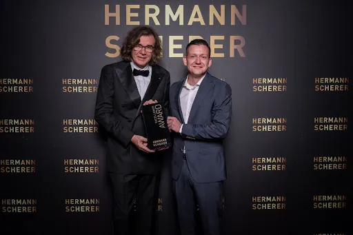 Award-Hersteller gewinnt selbst einen Preis: Dresdner Unternehmer siegt bei internationalem Rednerwettbewerb