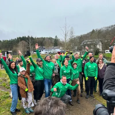 Baumpflanzaktion zum Wiederaufbau der Ahrtalregion
