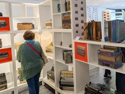 „600 Akkordeons. Eure Geschichten. Unser Berlin.“ – Die ungewöhnliche Ausstellung zu Gast im Rathaus-Center Pankow