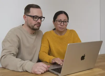 Beim gratis Webinar erfahren Eltern, wie sie ihrem Kind Hilfe zur Selbsthilfe anbieten könnnen. Nachhilfeinstitut gibt Eltern Tipps in kostenfreiem Webinar