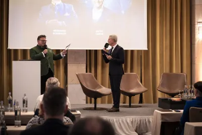 Bernhard Schindler, Guido Cantz Guido Cantz feiert Pitch-Feuerwerk mit 700 Matches!