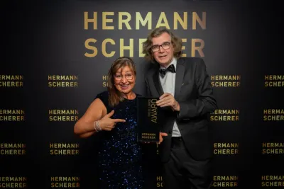 Die Bilder sind gemacht und freigegeben, von www.justinbockey.de . Die Nutzungsrechte liegen bei uns Teilnehmern des Goldprogramms. Mary Vasiliou: Von Hamburg zur internationalen Speaker Ikone- Excellence Award für Selbstliebe