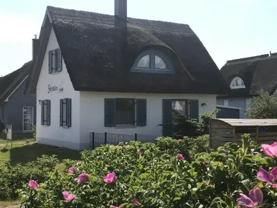 Urlaub mit Hund Reethaus Störtebeker direkt am Meer Grundstück eingezäunt
