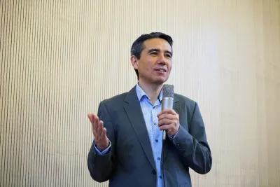 Die Fusion zweier Kulturen: Michael Okada revolutioniert als Unternehmer und Redner die Geschäftswelt