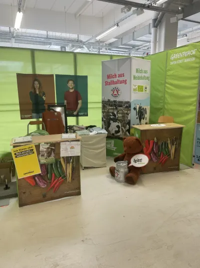 V-Partei&sup3; kritisiert Greenpeace für Milchkampagne auf Veganmesse