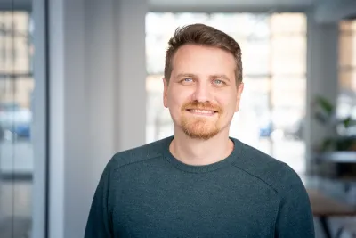 Billy Schulz, Head of Sales bei FACTUREE FACTUREE bringt bei Beschaffung von Zeichnungsteilen KI und Mensch in Einklang