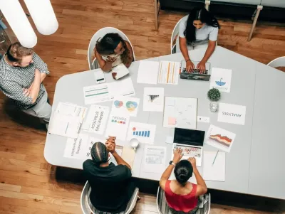 BrandSimpli BrandSimpli GmbH: Architekt der digitalen Reputation in einer vernetzten Welt