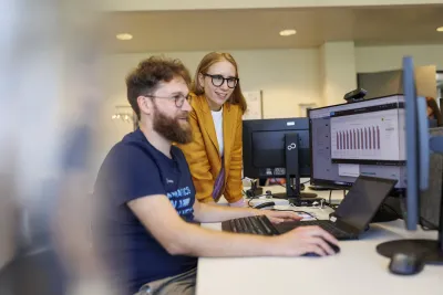b.telligent entwickelt Testverfahren für lokale LLMs KI im eigenen Haus: b.telligent hilft Unternehmen, Sprachmodelle selbst zu betreiben