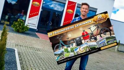 CEO und Founder Kay Zimmer freut sich über den Erfolg seines Übergrößen-Unternehmens schuhplus 20 Jahre schuhplus: 20 aufregende Gewinnspiele zum Jubiläum! Noch 8 Wochen für die Teilnahme