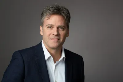 Chad McCarthy, Co-Founder und CTO von nLighten, spricht auf dem Edge Computing Summit 2024 in Berlin nLighten informiert auf dem Edge Computing Summit 2024 in Berlin über Nachhaltigkeit in der Rechenzentrumsbranche