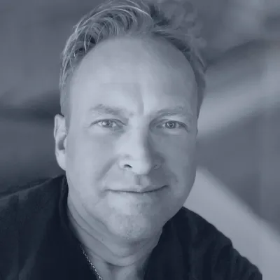 Different Kind of Blue: Christof Hintze zeigt mit "Blau im Quadrat" eine neue digitale Kunstserie