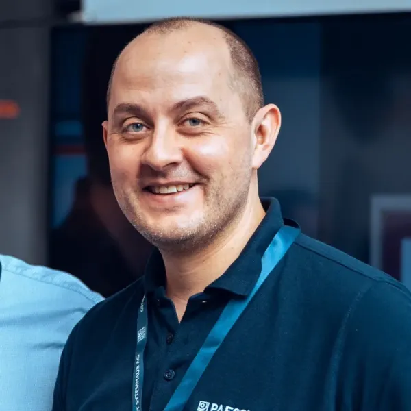 Die Lücke zwischen IT und OT: warum getrenntes Monitoring der größte operative blinde Fleck ist