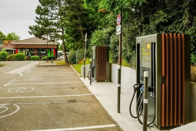 Delta liefert ultraschnelle 200-kW-DC-EV-Ladegeräte für das IZIVIA FAST-Ladenetzwerk von McDonald’s Delta liefert ultraschnelle 200-kW-DC-EV-Ladegeräte für das IZIVIA FAST-Ladenetzwerk von McDonald's Filialen in Frankreich