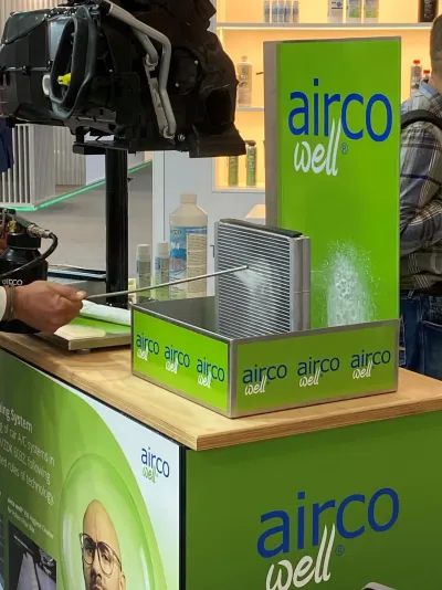 Demonstration des Reinigungsvorgangs mit airco well an einem ausgebauten Verdampfer Tunap zieht positive Bilanz zur Automechanika 2026