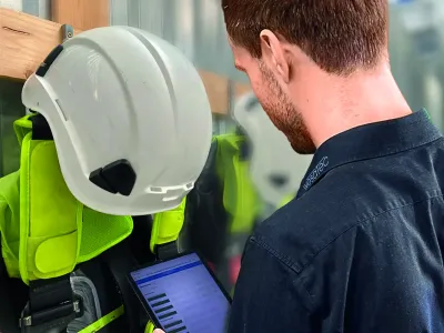 wosatec digitalisiert die Prüfung von Persönlicher Schutzausrüstung gegen Absturz (PSAgA)
