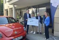 Dr. Marie-Agnes Strack-Zimmermann und miteinander.de übergeben 20.000 Euro an den Düsseldorfer Kinderhospizdienst