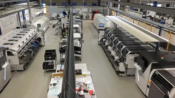 Grundlegend modernisiert: A+B Electronic erweitert Fertigung um zweite FUJI-Linie