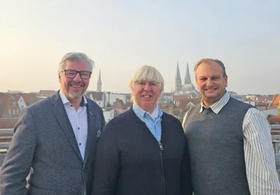 Sie engagierten sich seit Jahren für den DEHOGA Lübeck (v.l.): Frank Denker, Dietmar Baum und Christ DEHOGA Lübeck dankt Führungsteam für langjähriges Engagement