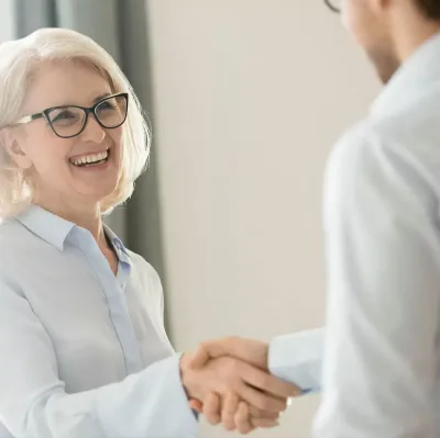 Executive Coaching für Führungskräfte Executive Coaching für Führungskräfte durch die HELP Akademie Ltd.: