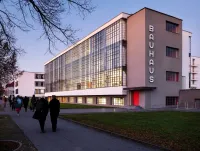 Bauhaus 2026: Neue Plattform für Kulturreisen & Architekturprogramme
