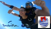 Fallschirmspringen Tandemfun Fallschirmspringen Tandemfun präsentiert exklusiven Fallschirmsprung Geschenkgutschein