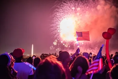 Feuerwerk zum 4. Juli in Washington, DC. Paraden, Feuerwerke und viel Prominenz: Die Capital Region USA feiert den amerikanischen Unabhängigkeitstag