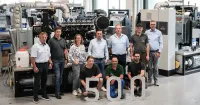 Geschäftsleitung und Projektverantwortliche freuen sich über das 500. Aggregat Burkhardt fertigt 500. Blockheizkraftwerk
