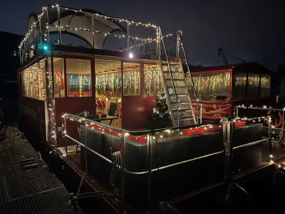 Schwimmendes Teamevent: Weihnachtsfeier auf Berliner See