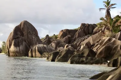 Granitfelsen auf La Digue Wandern auf den Seychellen - 3 spektakuläre Abenteuer-Trails