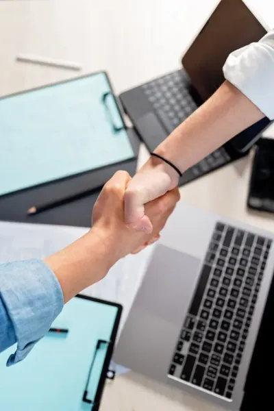 Wir haben einen Deal! Machen Sie gute Deals mit den neuen Deal-Domains