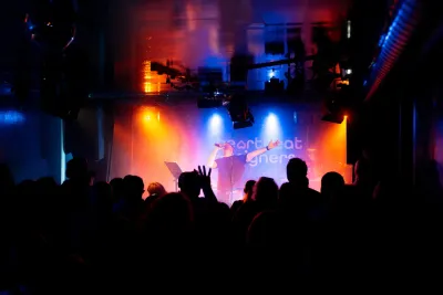 Synthpop-Feuerwerk im Blue Shell Cologne: Heartbeat Designers begeistern bei Albumrelease von "Triangular Universe"