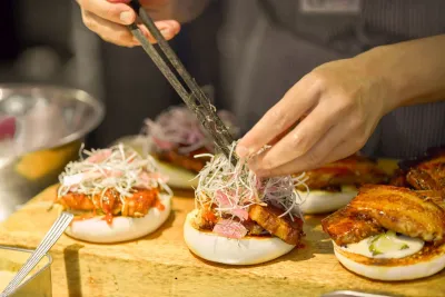 Das nächtliche Flair Hongkongs genießen