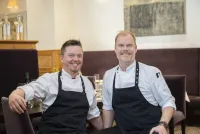 Hotel-Restaurant Anne-Sophie: v. l.: Küchenchefs Tobias Pfeiffer und Sebastian Wiese ©Hotel-Restaurant Anne-Sophie Mystische Küche Marokkos im Gourmet-Restaurant handicap