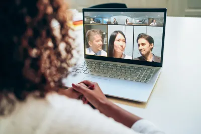 Hybride Meetings gehören für viele Unternehmen zum Arbeitsalltag. RICOH 360 Meeting Hub: 3-in-1-Konferenzgerät für hybride Meetings an jedem Ort