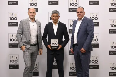 Ingo Schlutter (li.) und Horst Rose (re.) von DENIOS bekommen den TOP 100-Award von Ranga Yogeshwar Ausgezeichnet innovativ: DENIOS freut sich über TOP 100-Award
