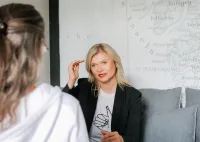 Isabella Herzig (Herzig-EQ) Fachkräftemangel ist auch ein Beziehungsproblem: Unternehmen mit EQ-Leadership halten Talente messbar besser