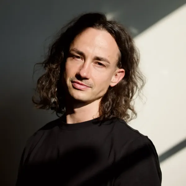 Kris Huwald erweitert Pressebereich & kündigt Retreat 2026 an