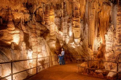 Die Luray Caverns in Virginia sind das größte Höhlensystem im Osten der USA. 50 Jahre National Natural Landmark: Größtes Höhlensystem im Osten der USA feiert Jubiläum