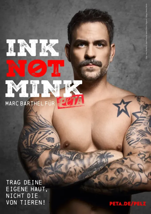 Marc Barthel zieht blank: Schauspieler engagiert sich mit neuem PETA-Motiv gegen Pelz - seine Botschaft: "Ink not Mink!"