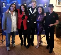 Marco Riccardo, Silvia Swart, Mike Dee, Nina la Vida und Veranstalter Wolfgang Piontek (v.l.n.r.) Riesen Erfolg von Mike Dee und seinen Künstlern in Hollenbek