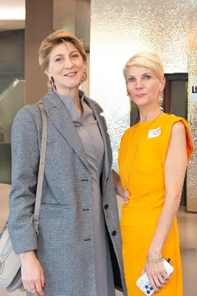 Mareile Blendl (links im Bild) und Dr. Johanna Dahm Internationale Entscheidungsexpertin setzt auf Megatrend für Führungskräfte
