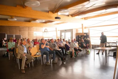 Zahlreiche Besucher beim 2. Feldtag zur Regenerativen Landbewirtschaftung am Campus Klein-Altendorf