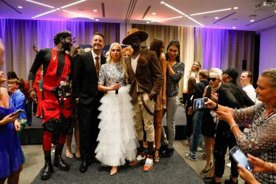 Melia Frankfurt City: Didi Veron, Bastian Becker, Vicente Berlin / Elora Fashion Show (von links) ELORA Fashion Show 2025 im MELIÁ Frankfurt City: Ein Abend, der Mode neu denkt