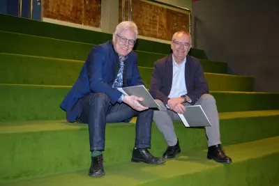 Michael Wörle, Erster Bürgermeister der Stadt Gersthofen und Marcus Wagner, Vorstand der ISA Übergabe des Paul-Klee-Gymnasiums an die Internationale Schule Augsburg (ISA)