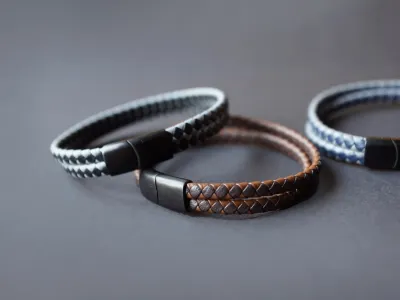 Die neuen Lederarmbänder von boonbirds® sind eine schöne Geschenkidee zum Vatertag Coole Geschenkidee zum Vatertag