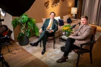 HotelPartner-Gründer Oliver Meyer startet Hospitality-Podcast "Ausgebucht"